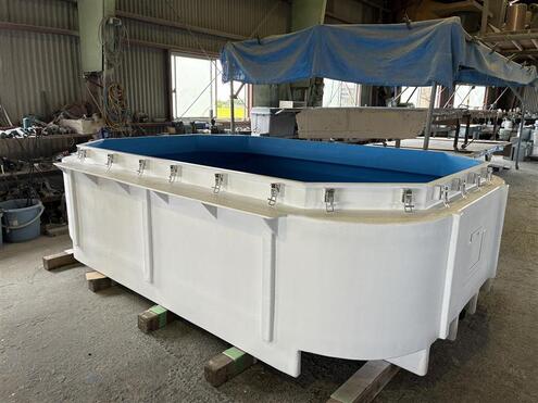 活魚輸送用タンクを横から見た画像